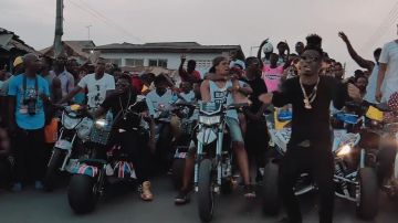 Sneakers, Nike Foamposite, in the clip Ayoo de Shatta Wale