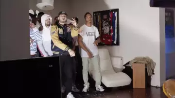 La paire de Nike Air Max 90 Ultra 2.0 Essential dans le clip J’aurais pas dû de $-Crew