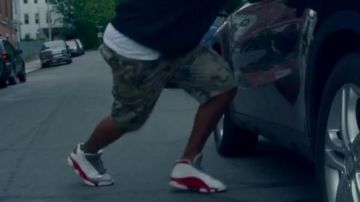 La paire de Nike Air Jordan 13 Retro "Grey Toe" dans le clip Where I Came From de Cousin Stizz