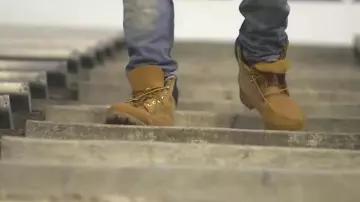 Les bottines Timberland Nubuck portées par J. Cole dans son clip Dreams