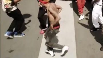 The pair of Nike Air Jordan 12 in the clip, Roped Off of The Game