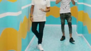 Zapatillas Reebok Classic Leather en el video musical angelina de Amine