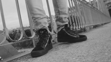 Les sneakers Kriss montantes de Giuseppe Zanotti dans le clip Ce genre de mec de Kalash Criminel