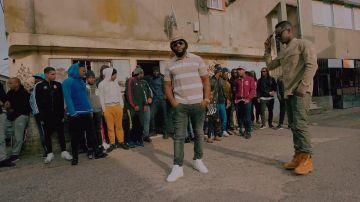 Las zapatillas Adidas ZX black stream en el clip Illegal de Gradur feat. Negro M