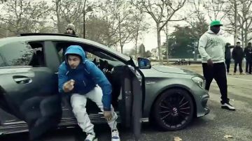 Zapatillas Nike Air Huarache Run Ultra (gris / verde neón / azul) en el clip andaluz del Big Ben