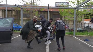 Zapatillas Silver Reebok Classic en el clip de Moh's Motorcycle Dance