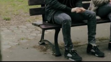 Sneakers Nike Air Jordan V black in the clip two of Raam