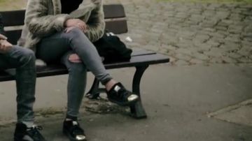 Sneakers, Adidas Superstar metal, gold, in the clip two of Raam