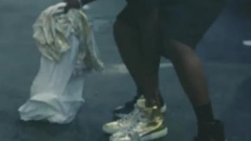 Les chaussures All Star Converse "or" dans le clip OTW de DJ Nasty