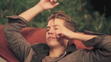 Levi's Sherpa Veste portée par Cole Sprouse comme on le voit dans Dylan et Cole Sprouse sont super vidéo