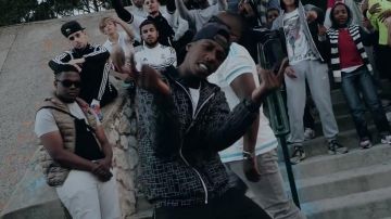 El par de Asics GT 1000 4 GS en el clip NSM de Moh