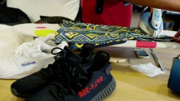 Adidas Yeezy boost V2 zapatos rojo negro en el clip Rolling de