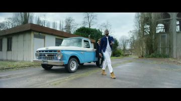 Les timberland jaune dans le clip En terrasse de Lefa