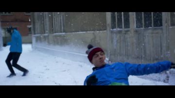 El ante puma azul marino en el clip En terrasse de