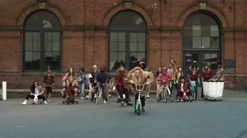 Les Vans Old Skool dans le clip Thrift Shop (feat. Wanz) de Macklemore & Ryan Lewis