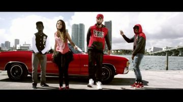 The diadora Mi Basketball red and white in the clip Pride from Team BS