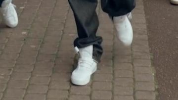 Las zapatillas Royal Rising Reebok en el videoclip VLB de Lino feat. T-Killa