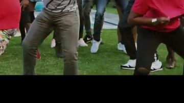 El Reebok Classic Perfect Split en el clip MMM de Naza