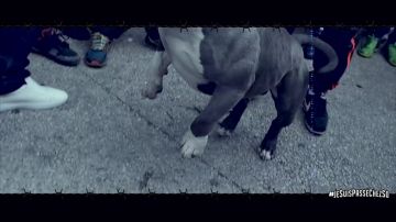Los Asics en el clip del imperio 93 de Sofiane