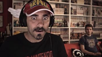 The red cap of Arale-Aid (Frédéric Zolfanelli) in Noob S07E07