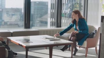 Gabardina azul de Burberry de Molly Bloom (Jessica Chastain) en Molly's Game