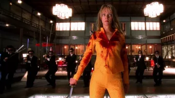 Túnica amarilla de Black Mamba (Uma Thurman) con rayas negras en Kill Bill volumen 1