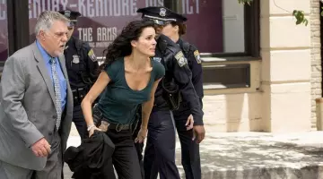 The top green Persona75 of lieutenant Jane Rizzoli (Angie Harmon) in Rizzoli and Isles