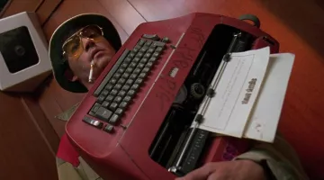 La máquina de escribir IBM roja de Raoul Duke (Johnny Depp) en Las Vegas Parano
