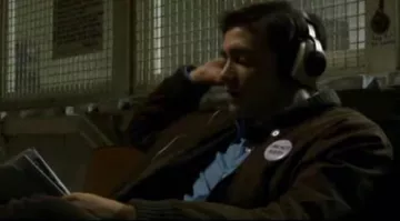 Le pin's "I am not Paul Avery" de Robert Graysmith (Jake Gyllenhaal) dans Zodiac