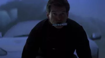 El respirador de James Bond (Pierce Brosnan) en Die Another Day