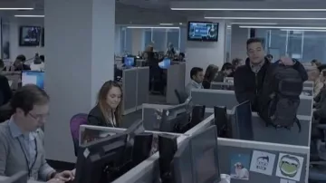 La mochila MilTec de Elliot Alderson (Rami Malek) en Mr. Robot S01E01