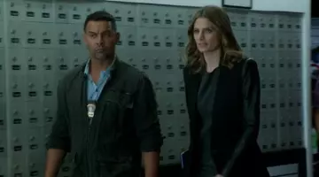 Le blazer Helmut Lang de Kate Beckett (Stana Katic) dans Castle