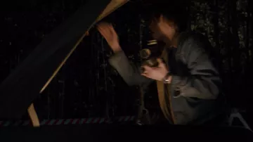 La cámara Pentax vintage de Jonathan Byers (Charlie Heaton) en Stranger Things S01E02