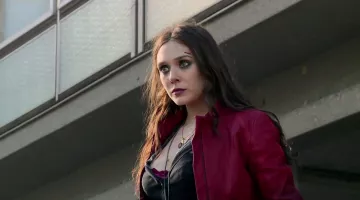 Le collier de Wanda Maximoff (Elizabeth Olsen) dans The Avengers 2