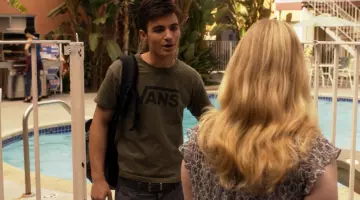 Le t-shirt Vans Kaki de Conor Donovan (Devon Bagby) dans Ray Donovan