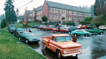 The Chevrolet red 60 years of Bella Swan (Kristen Stewart) in Twilight, chapitre 1 : Fascination