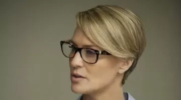 Glasses of view of Claire Underwood (Robin Wright) in House of Cards