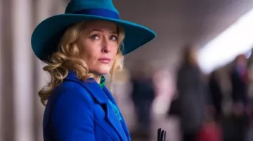 The trenchcoat blue royla Dr. Bedelia Du Maurier (Gillian Anderson) in Hannibal