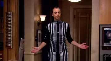 The costume Doppler effect Sheldon Cooper (Jim Parsons) in The Big Bang Theory S01E06