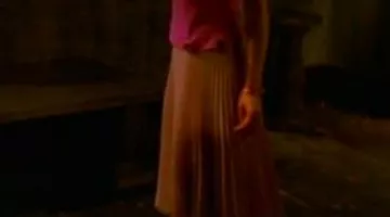 The skirt of Buffy (Sarah Michelle Gellar) in Buffy the vampire slayer season 5