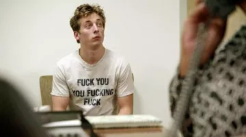 Le T-shirt "Fuck You You Fucking Fuck" de Phillip Gallagher / Lip (Jeremy Allen White) dans Shameless US S04E04