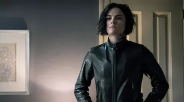 Chaqueta de moto de cuero de Jane Doe en Blindspot