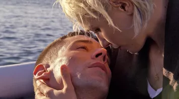 Collar de sol de Riley Blue (Tuppence Middleton) en Sense8