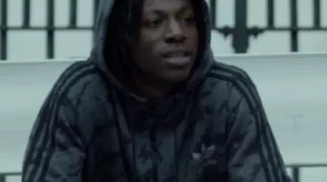 Chándal adidas gris de León (Joey Bada$$) en Mr. Robot