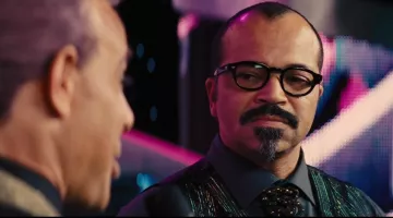 The glasses of Beetee (Jeffrey Wright) in Hunger Games : The Revolt part 1