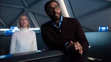 Le pull blanc d'Annie Montrose (Kristin Wiig) dans Seul sur Mars