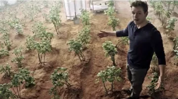 The t-shirt of Mark Watney (Matt Damon) in One on March.