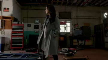 Coat Karen Millen, Dr. Joan Watson (Lucy Liu) in Elementary S03E24