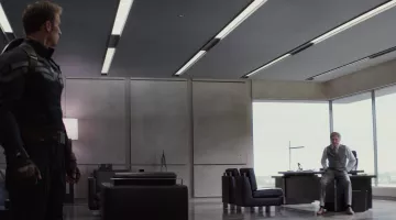 La lámpara Talak H de Alexander Pierce (Robert Redford) en Captain America: The Winter Soldier