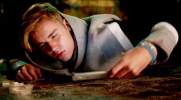 Bracelet bleu de Justin Bieber dans Zoolander 2